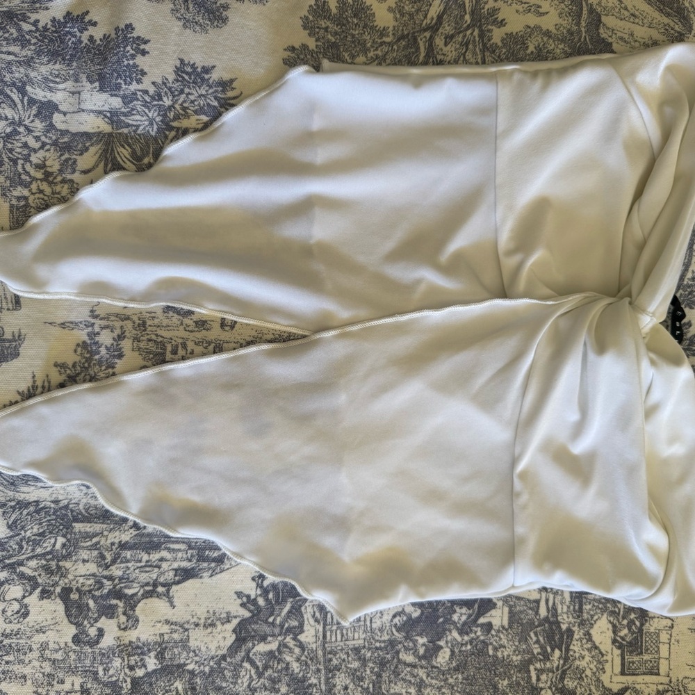 Elegant White Strapless Top